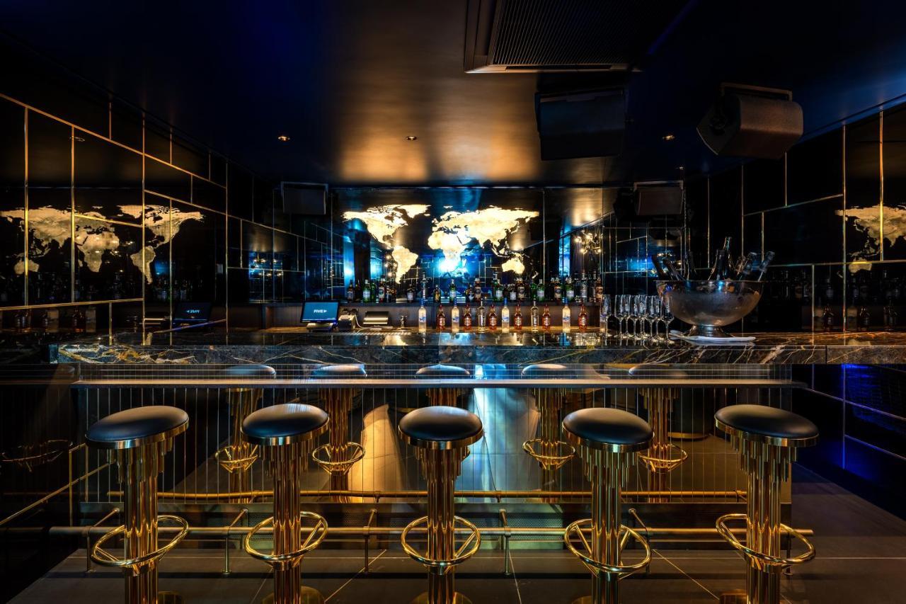 Five Zurich - Luxury City Resort المظهر الخارجي الصورة The bar at the 101 bar