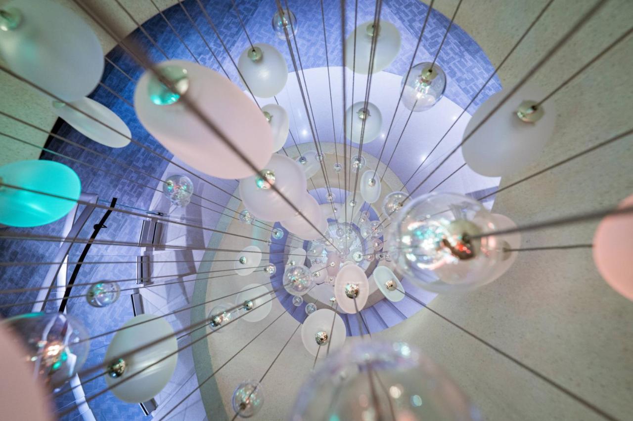 Five Zurich - Luxury City Resort المظهر الخارجي الصورة Ceiling of the main atrium